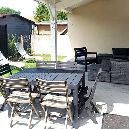 בית נופש Maison Familiale Tres Lumineuse Avec Piscine